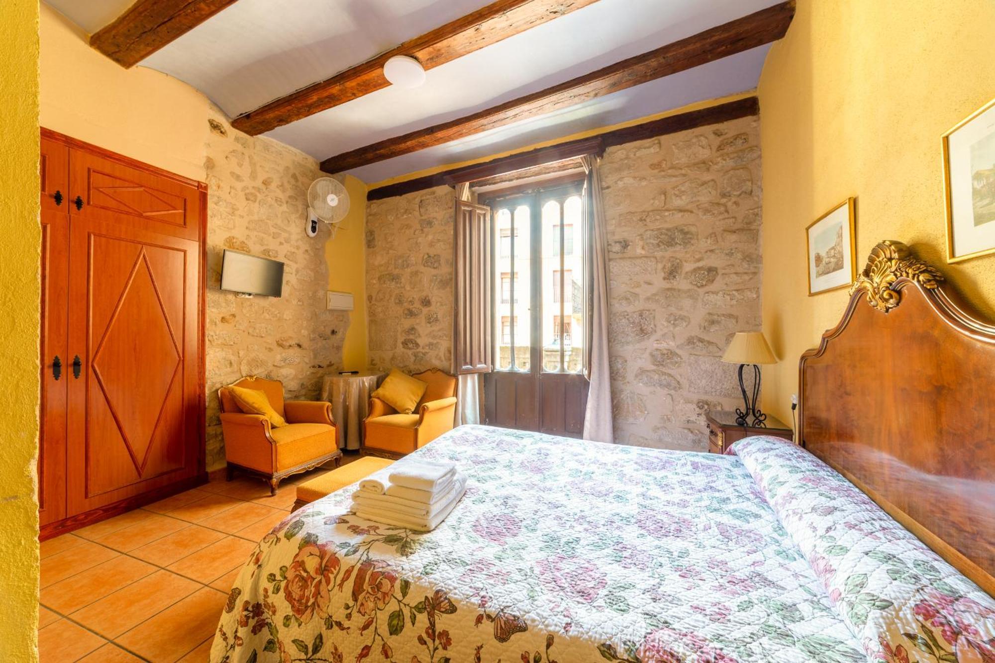 Fonda La Plaza Ξενοδοχείο Valderrobres Εξωτερικό φωτογραφία