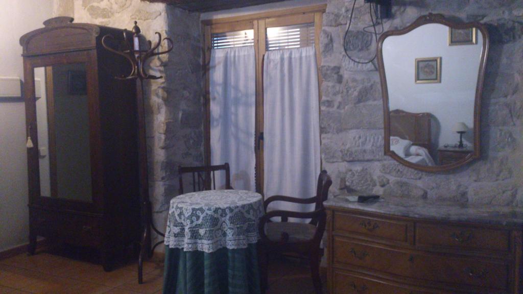 Fonda La Plaza Ξενοδοχείο Valderrobres Δωμάτιο φωτογραφία